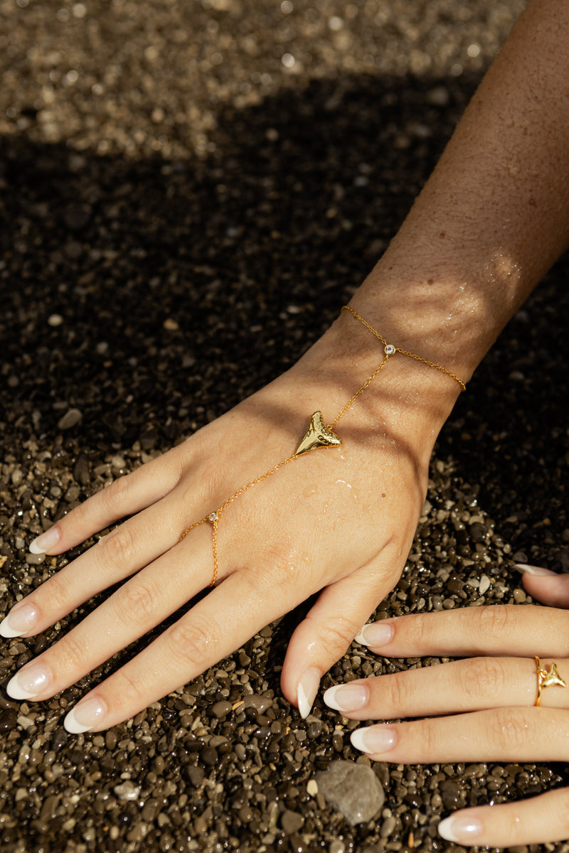 SHARK TOOTH WRIST CHAIN