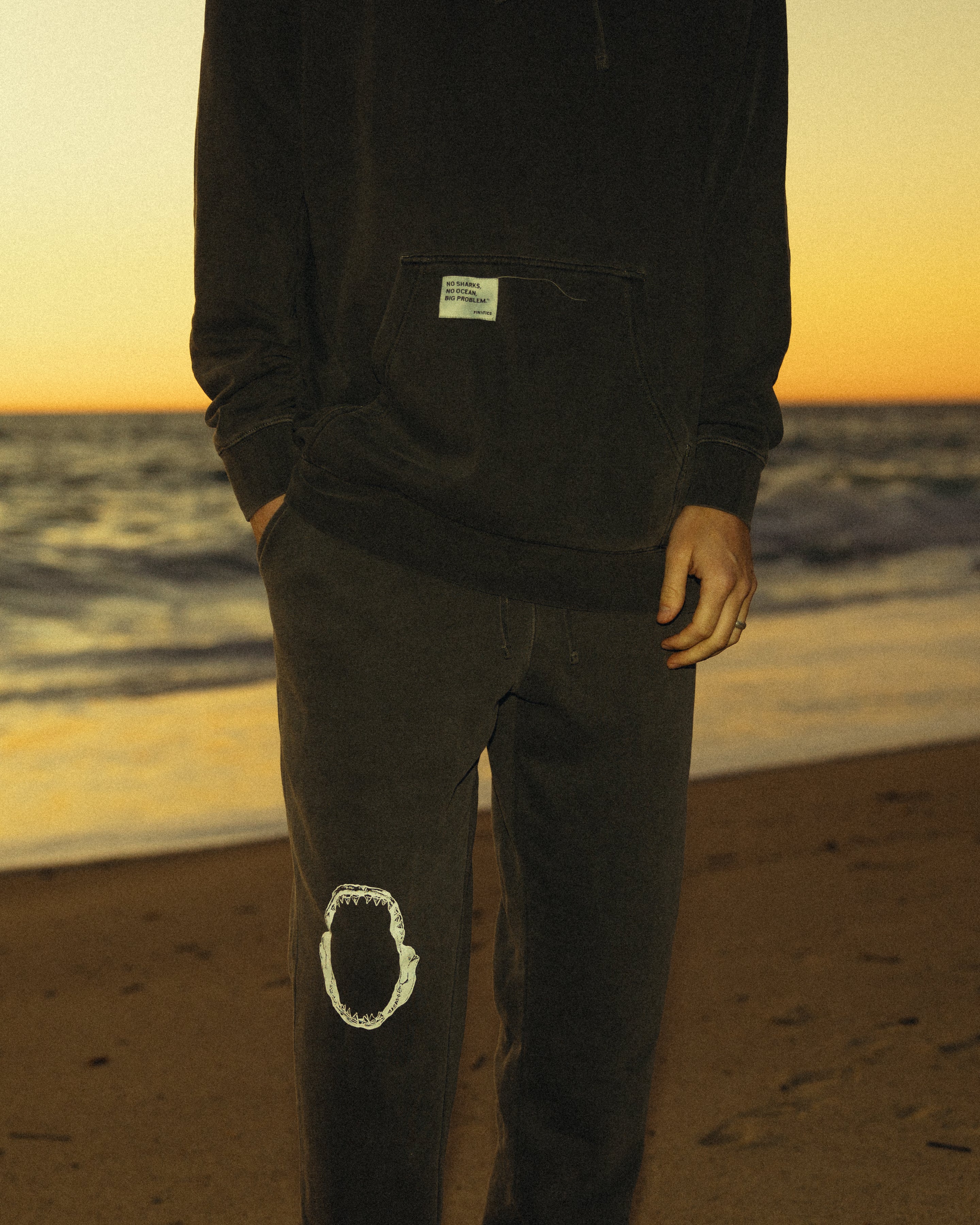 JAWS SWEATPANT - BLACKTIP