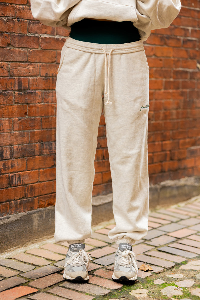Sweatpants with elastic hemline in fuchsia, 11.99€
